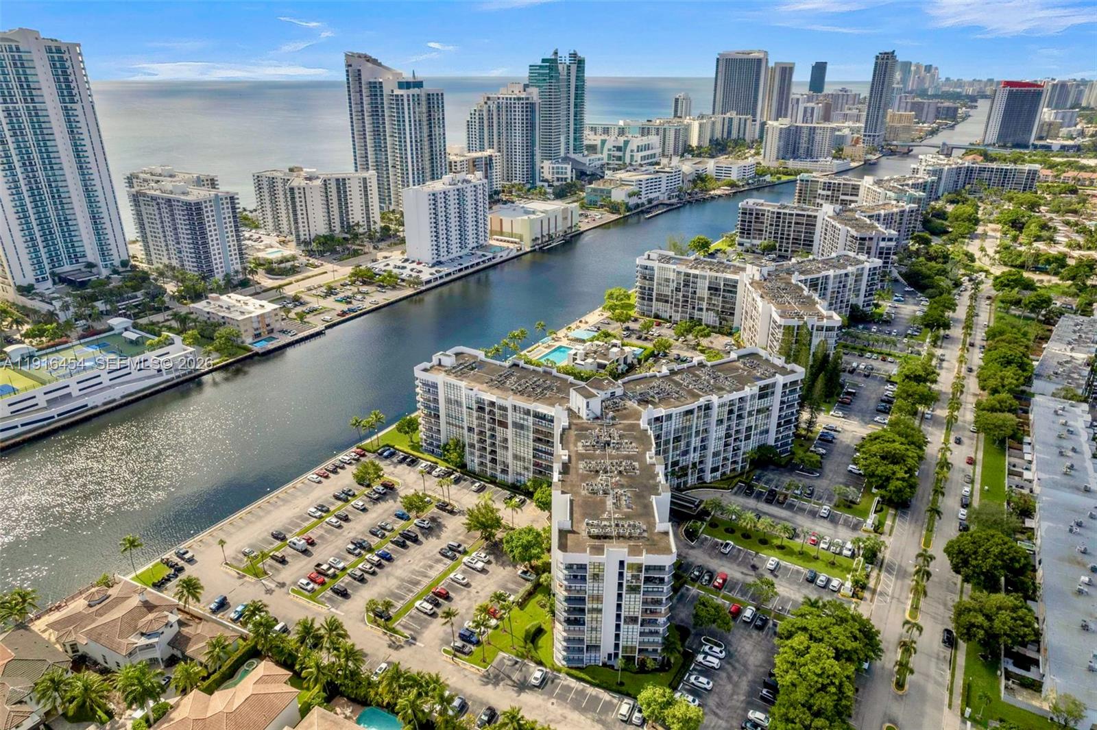 1000 Parkview Dr #518 Hallandale Beach, FL 33009