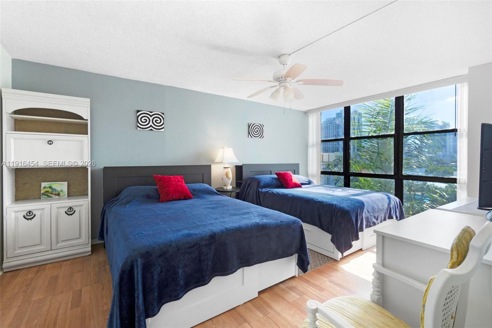 1000 Parkview Dr #518 Hallandale Beach, FL 33009