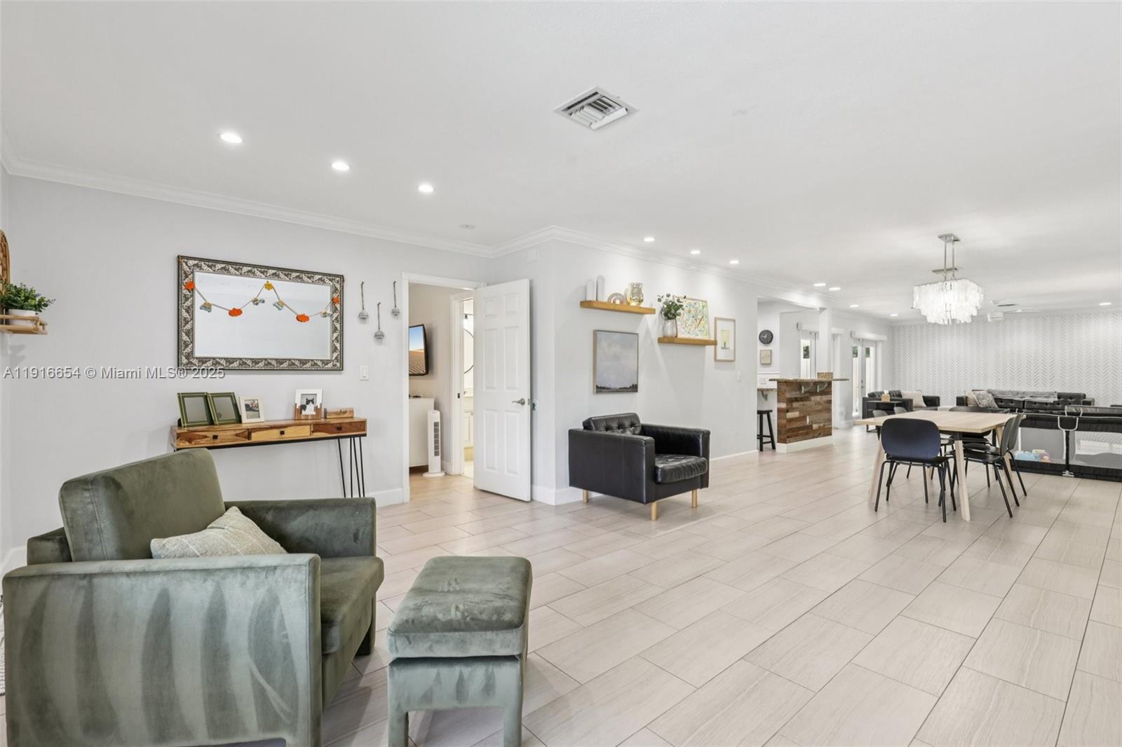 2632 NE 26th Ave Fort Lauderdale, FL 33306