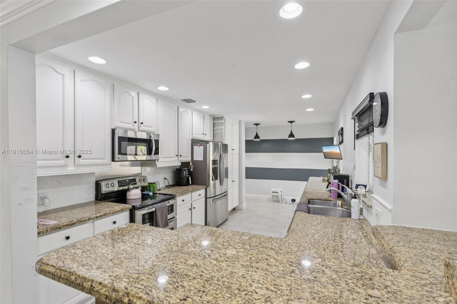 2632 NE 26th Ave Fort Lauderdale, FL 33306