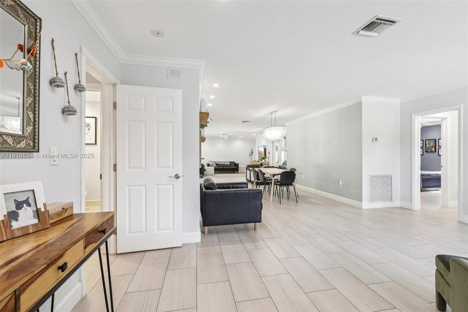 2632 NE 26th Ave Fort Lauderdale, FL 33306