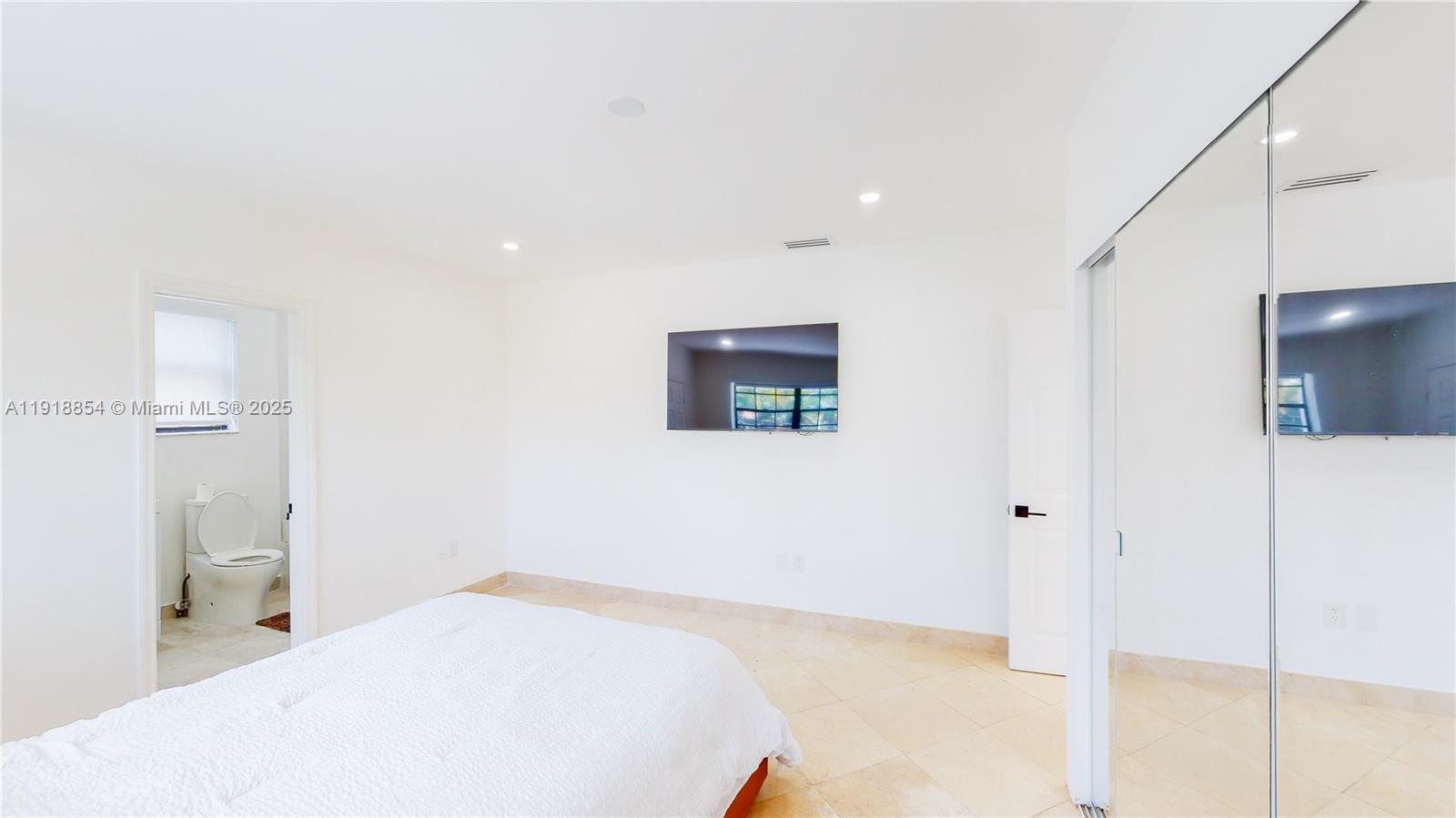 19140 N Bay Rd Sunny Isles Beach, FL 33160