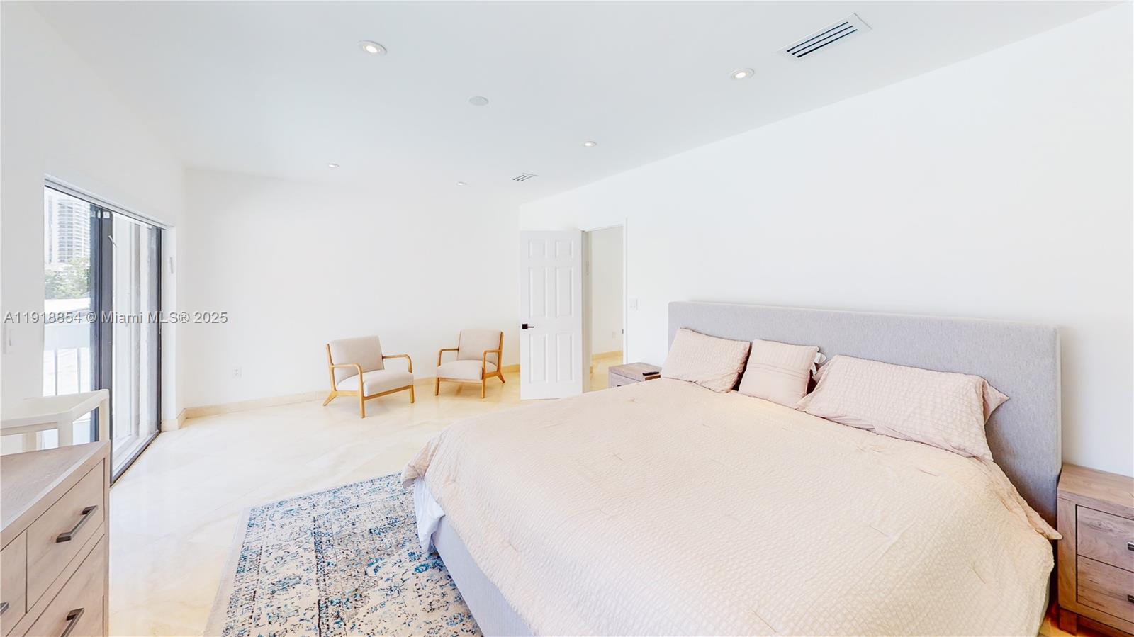 19140 N Bay Rd Sunny Isles Beach, FL 33160