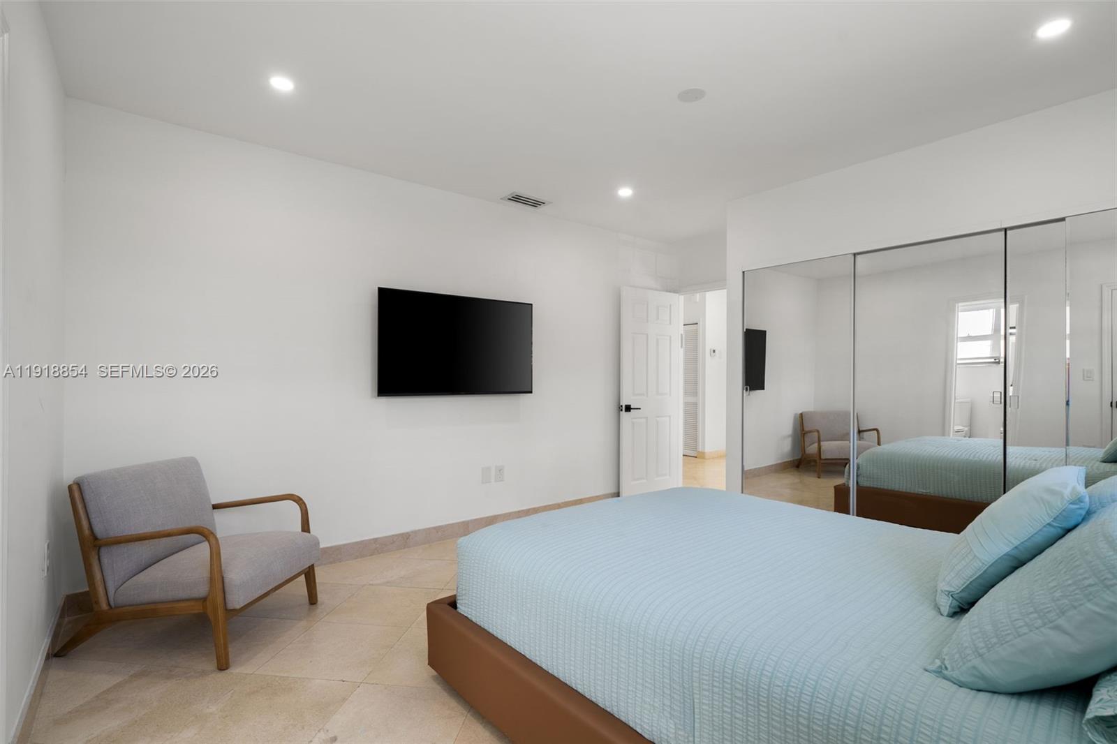 19140 N Bay Rd Sunny Isles Beach, FL 33160