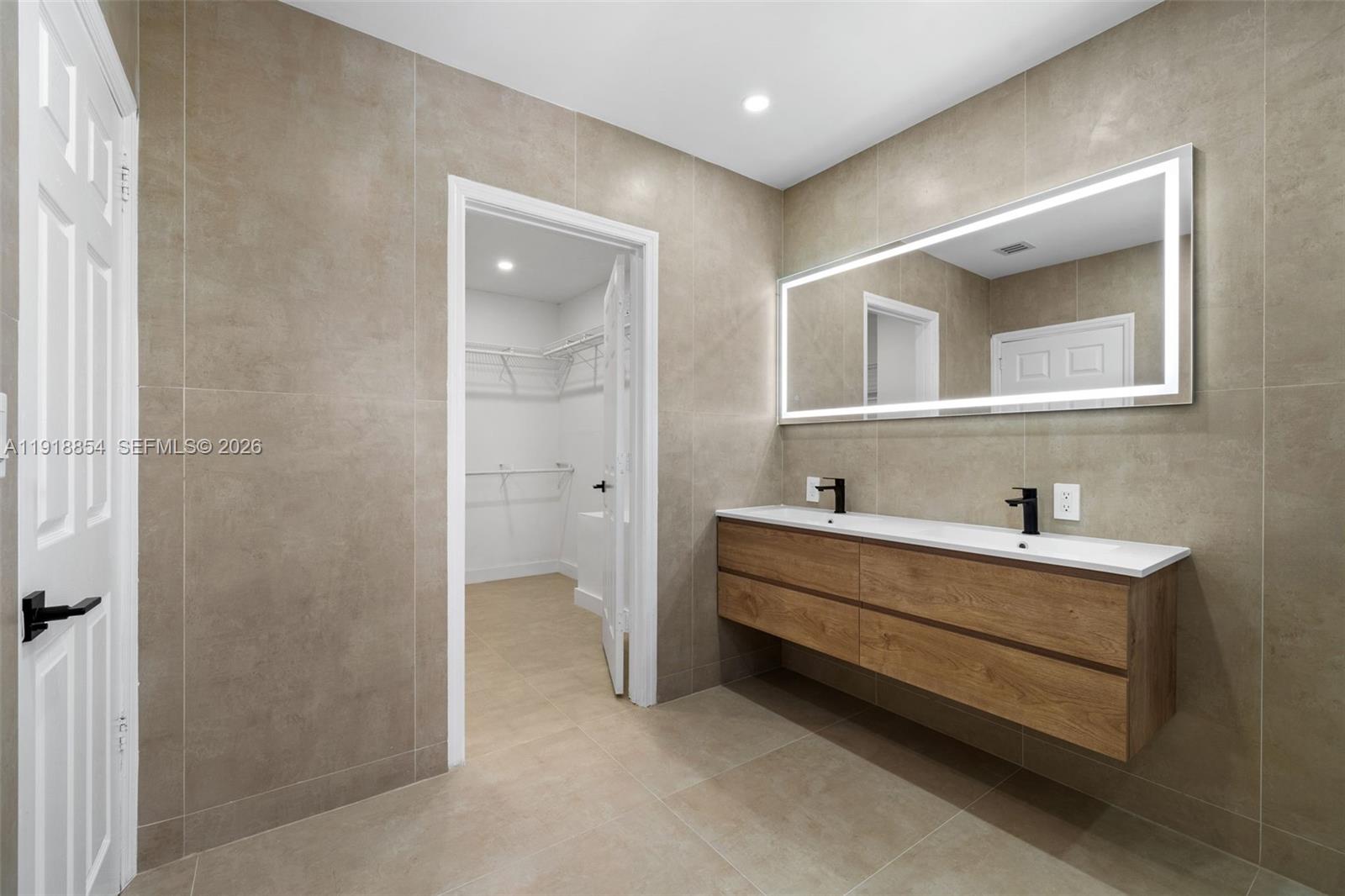 19140 N Bay Rd Sunny Isles Beach, FL 33160