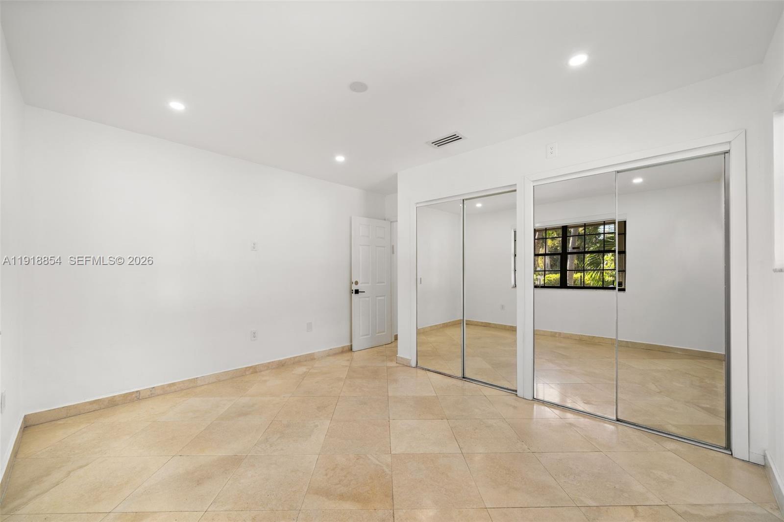 19140 N Bay Rd Sunny Isles Beach, FL 33160