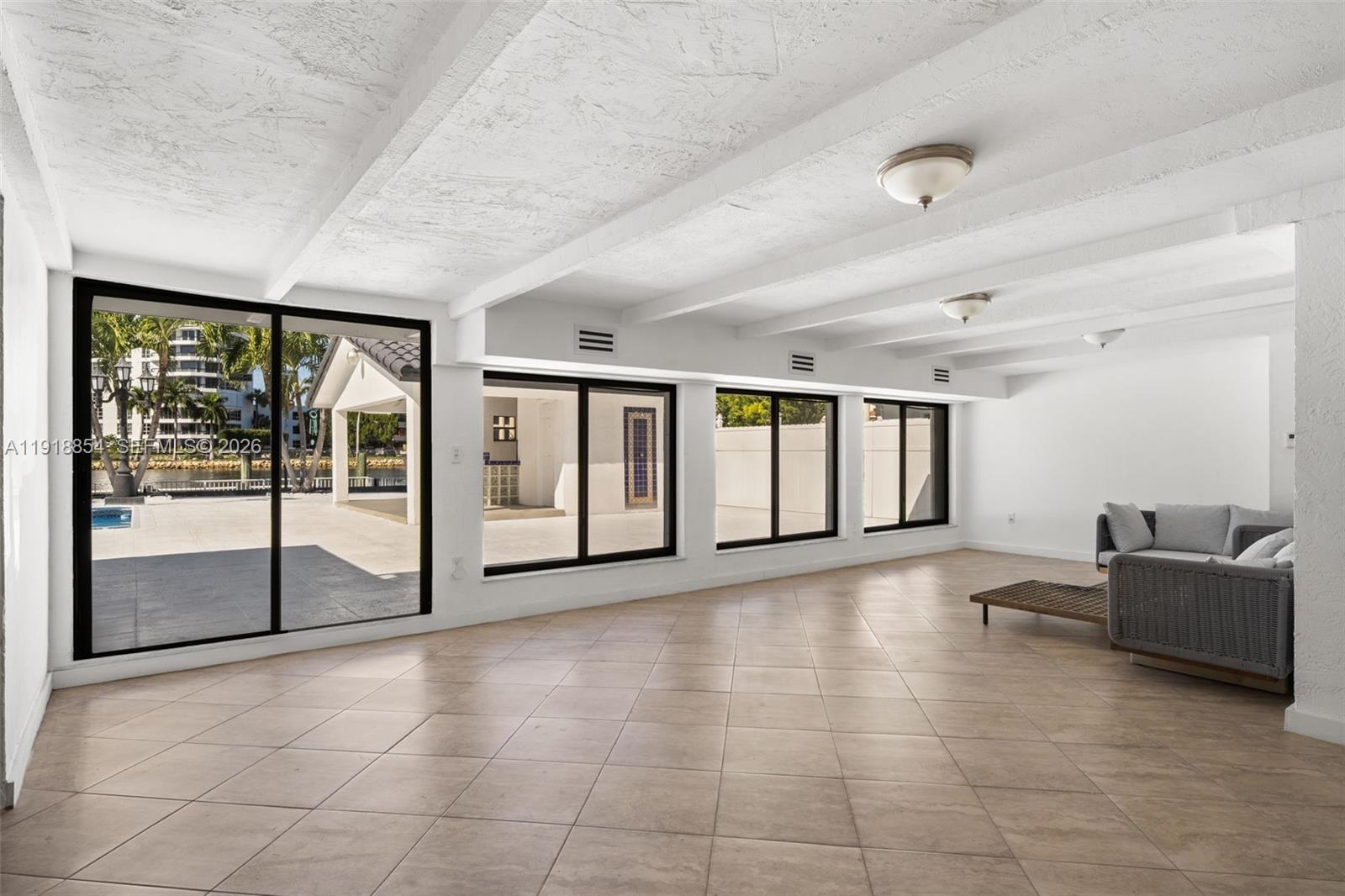 19140 N Bay Rd Sunny Isles Beach, FL 33160