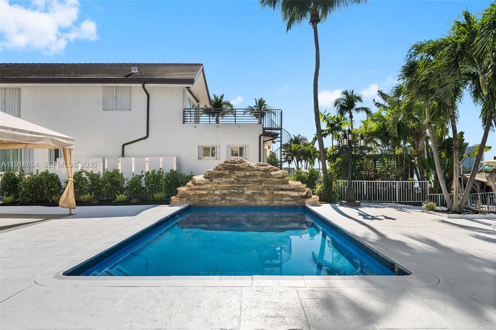 19140 N Bay Rd Sunny Isles Beach, FL 33160