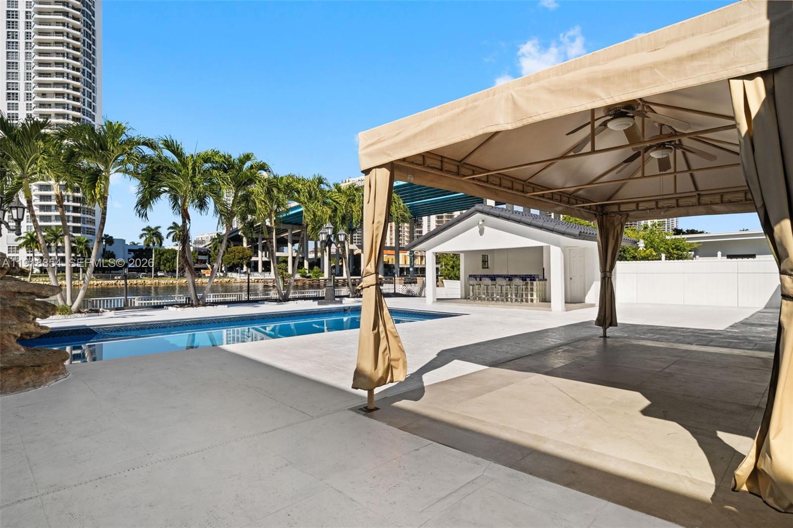 19140 N Bay Rd Sunny Isles Beach, FL 33160