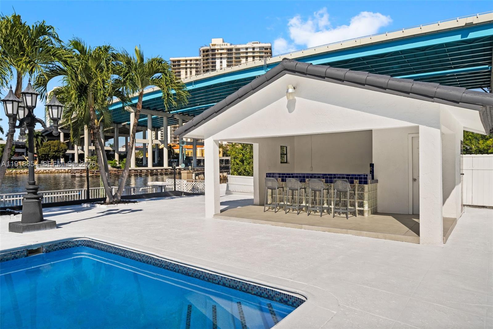 19140 N Bay Rd Sunny Isles Beach, FL 33160