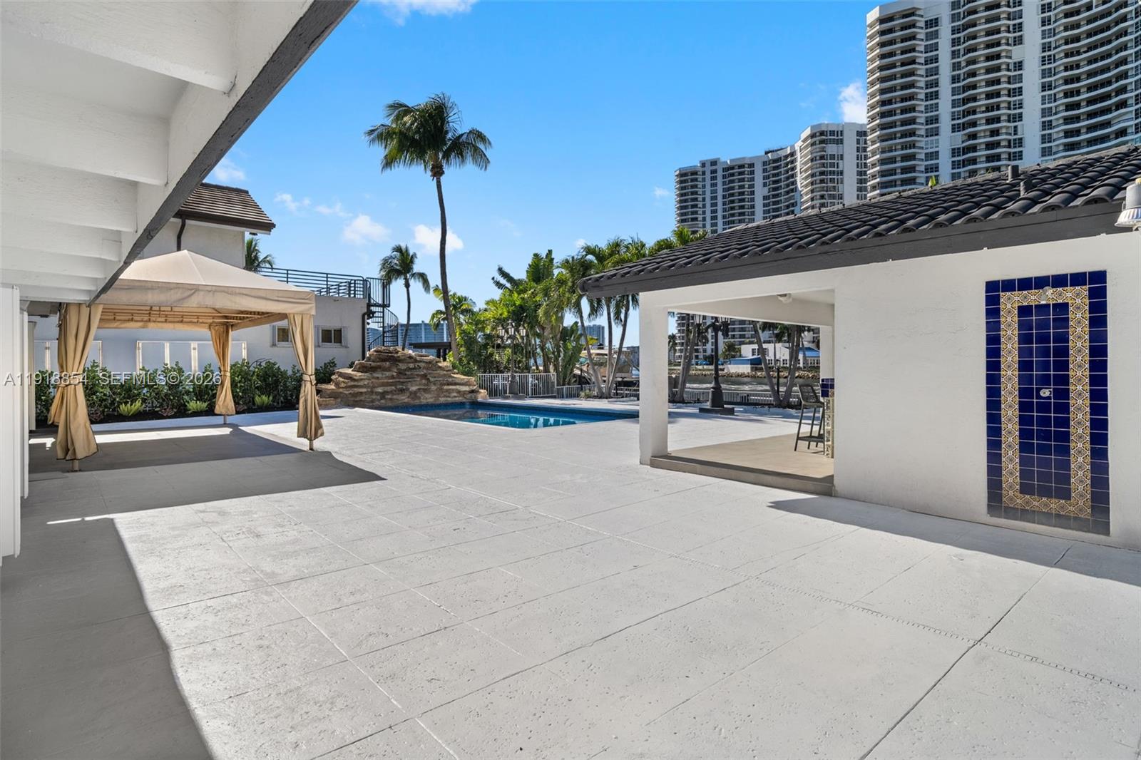 19140 N Bay Rd Sunny Isles Beach, FL 33160