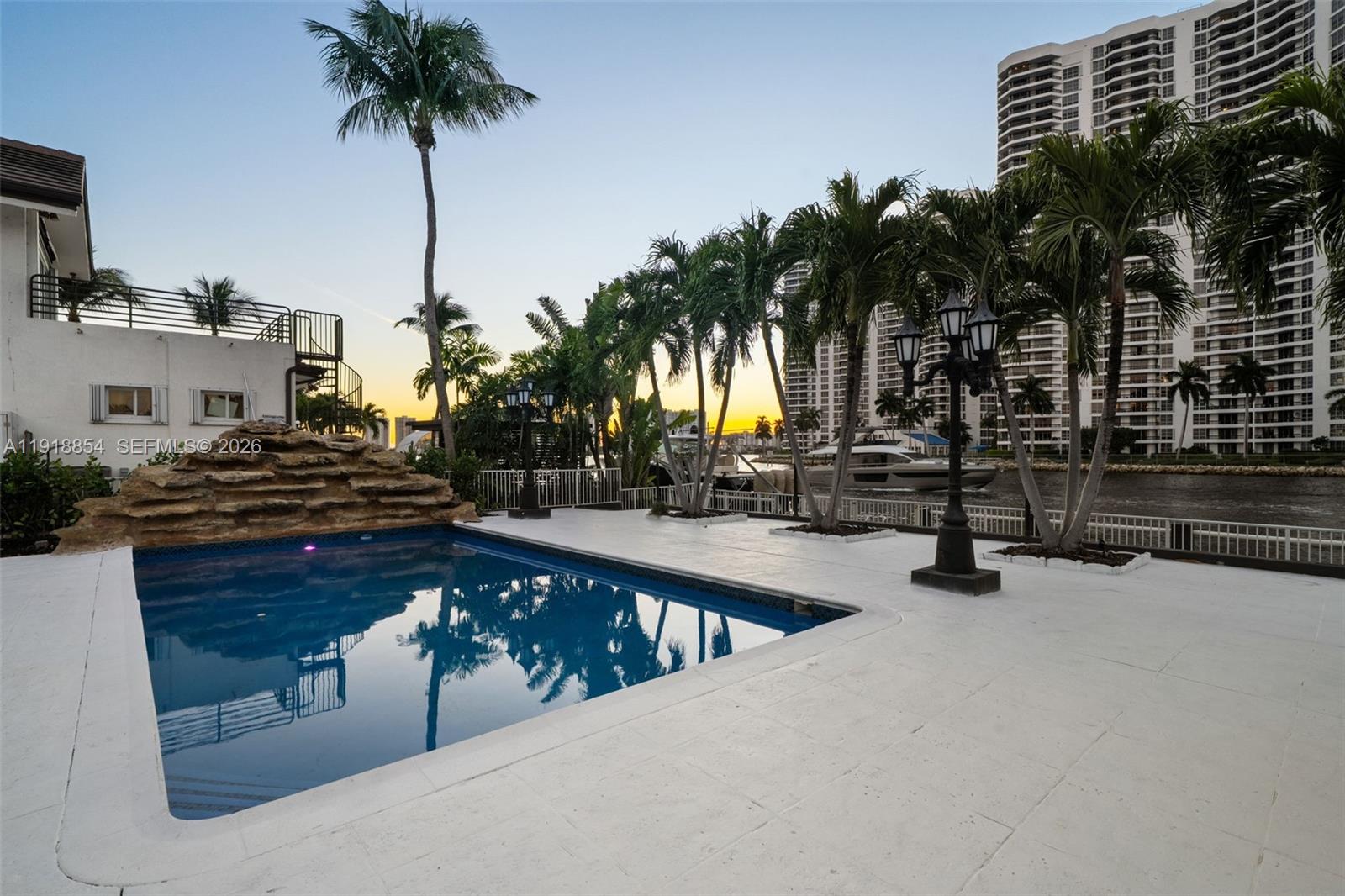 19140 N Bay Rd Sunny Isles Beach, FL 33160