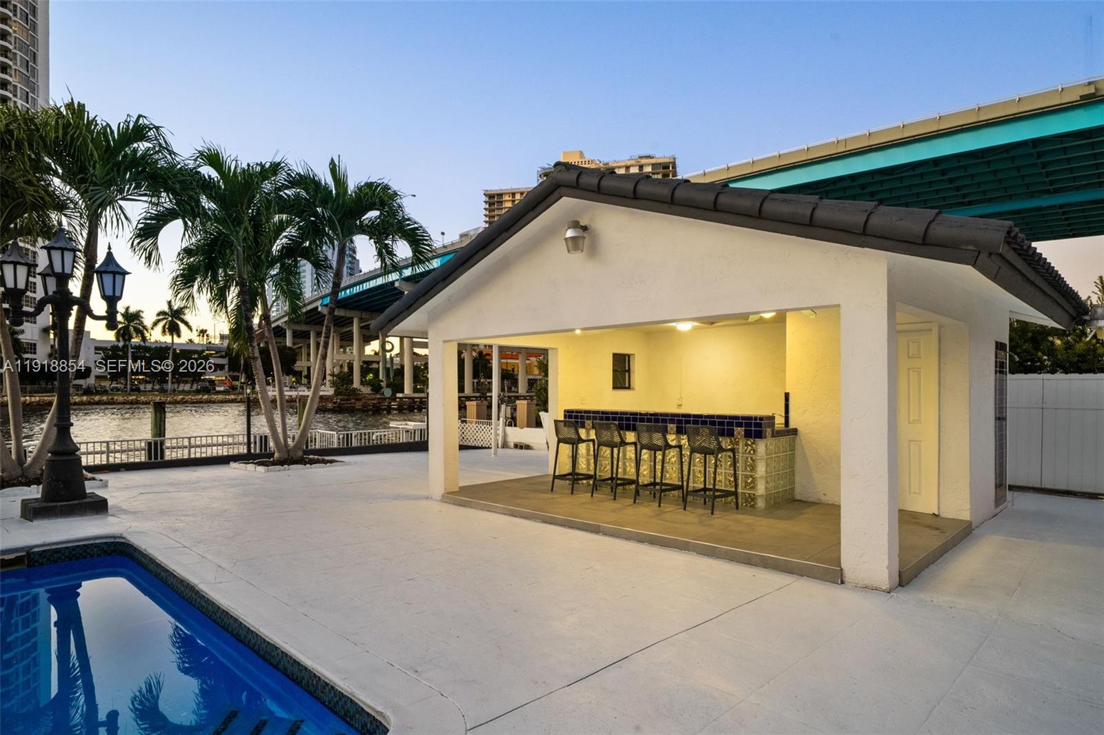 19140 N Bay Rd Sunny Isles Beach, FL 33160