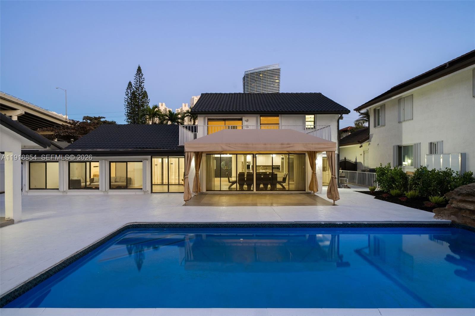 19140 N Bay Rd Sunny Isles Beach, FL 33160