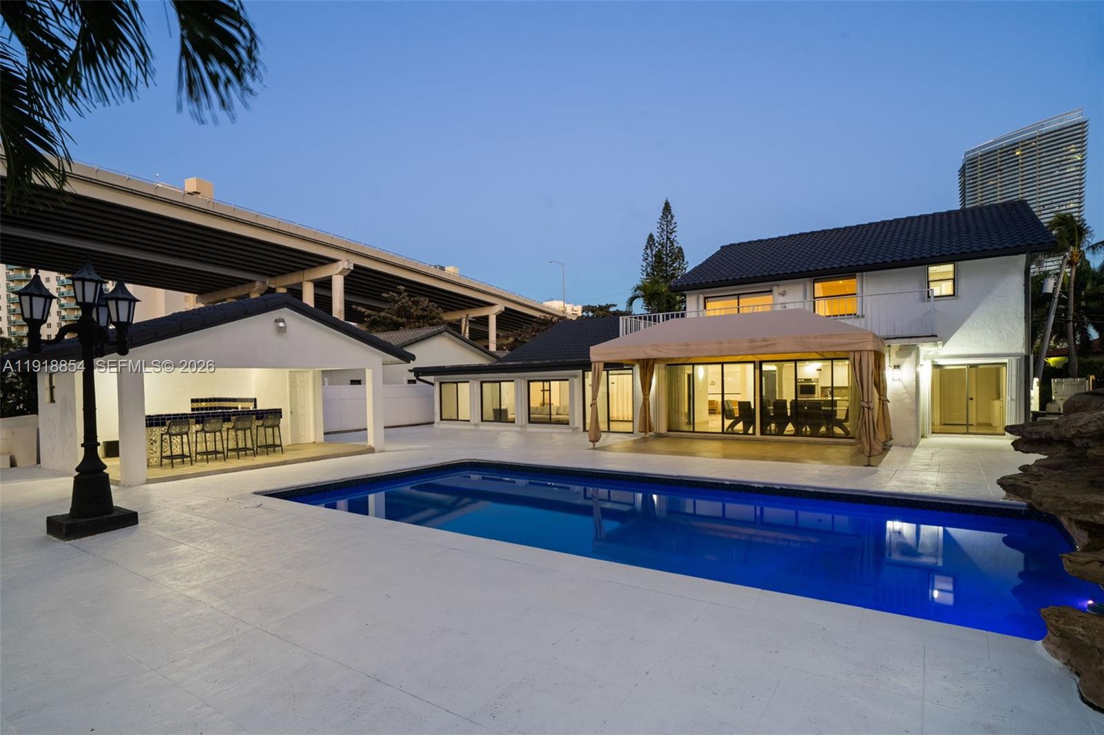 19140 N Bay Rd Sunny Isles Beach, FL 33160