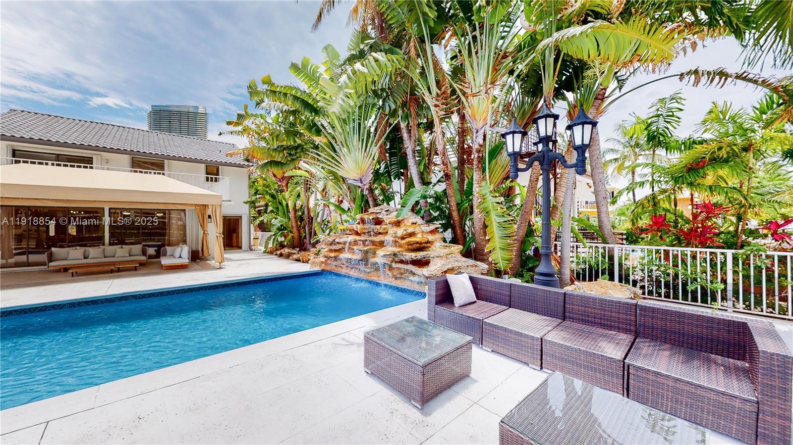 19140 N Bay Rd Sunny Isles Beach, FL 33160