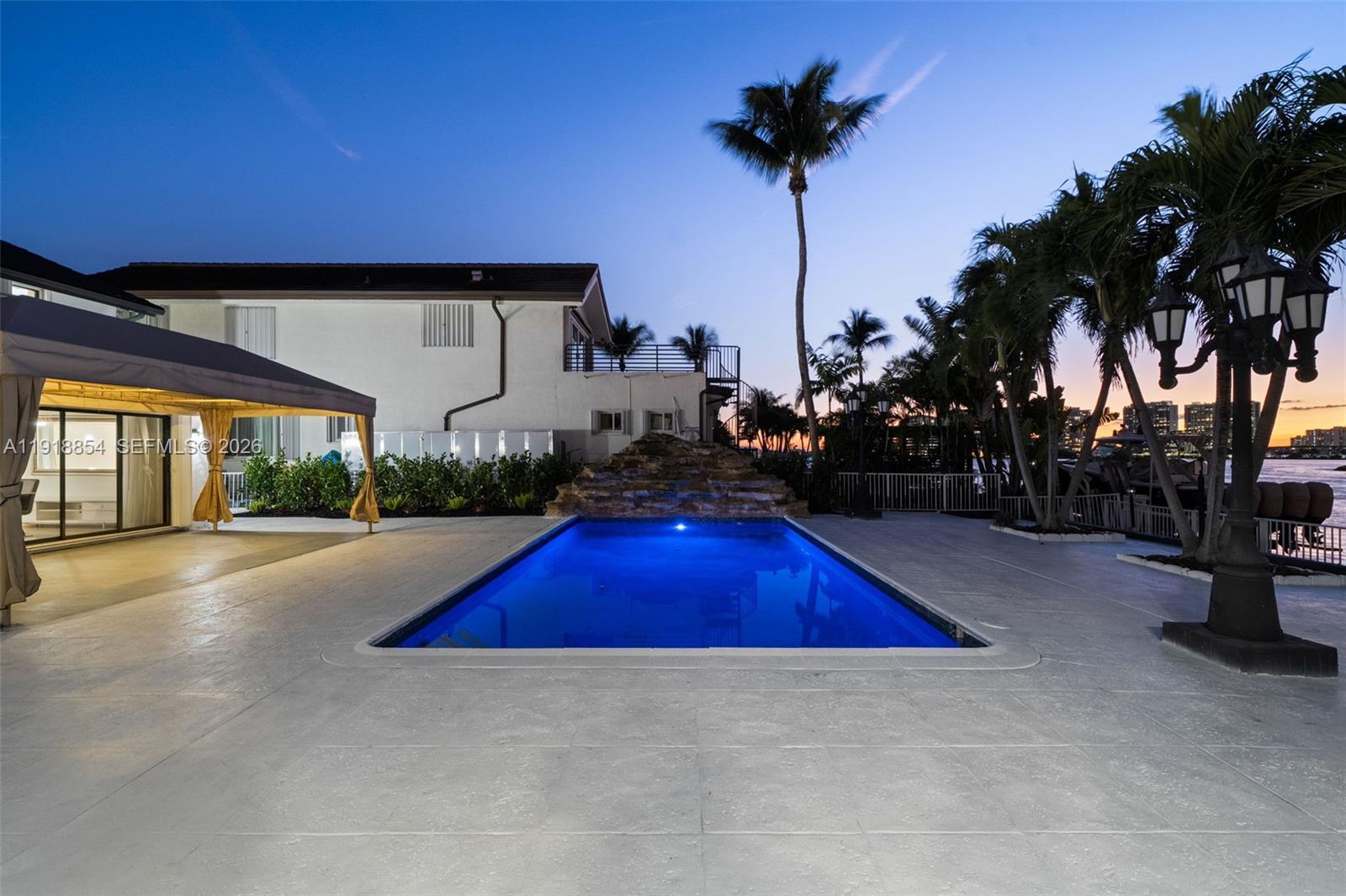 19140 N Bay Rd Sunny Isles Beach, FL 33160