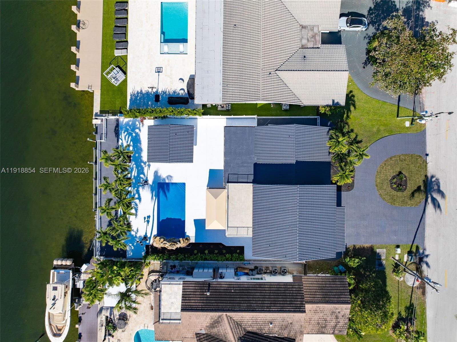 19140 N Bay Rd Sunny Isles Beach, FL 33160