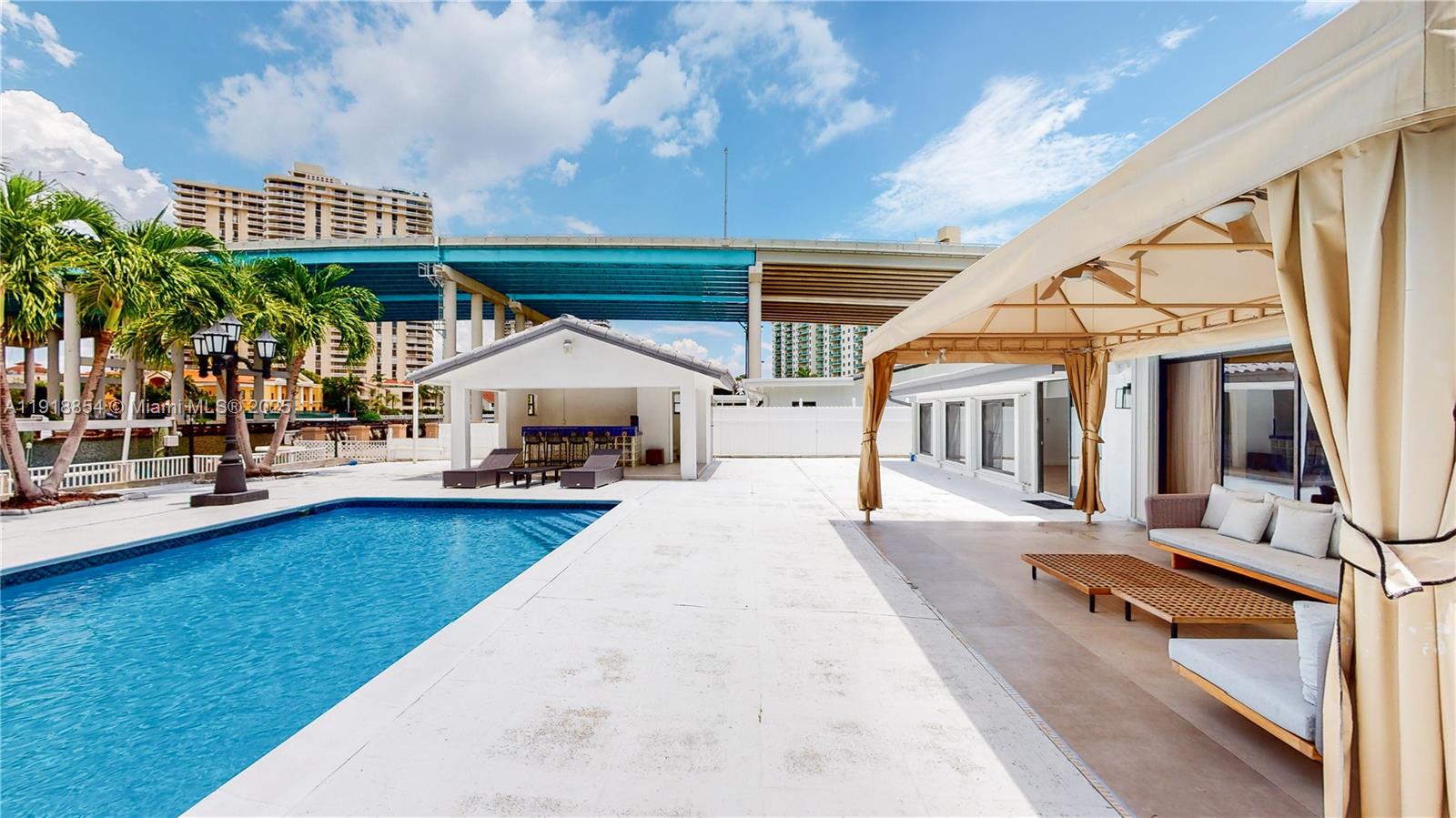 19140 N Bay Rd Sunny Isles Beach, FL 33160