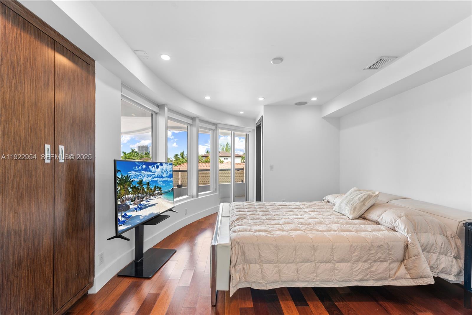 3344 NE 167th St North Miami Beach, FL 33160