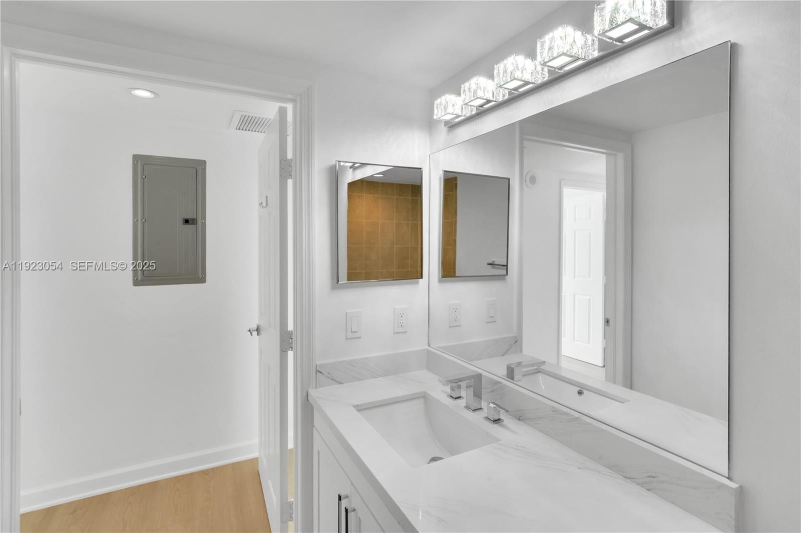 1723 SW 2nd Ave #909 Miami, FL 33129