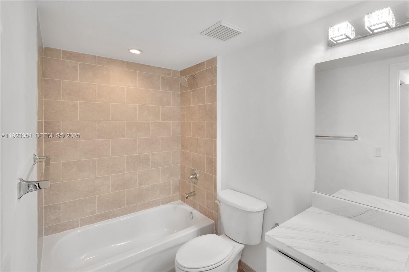 1723 SW 2nd Ave #909 Miami, FL 33129