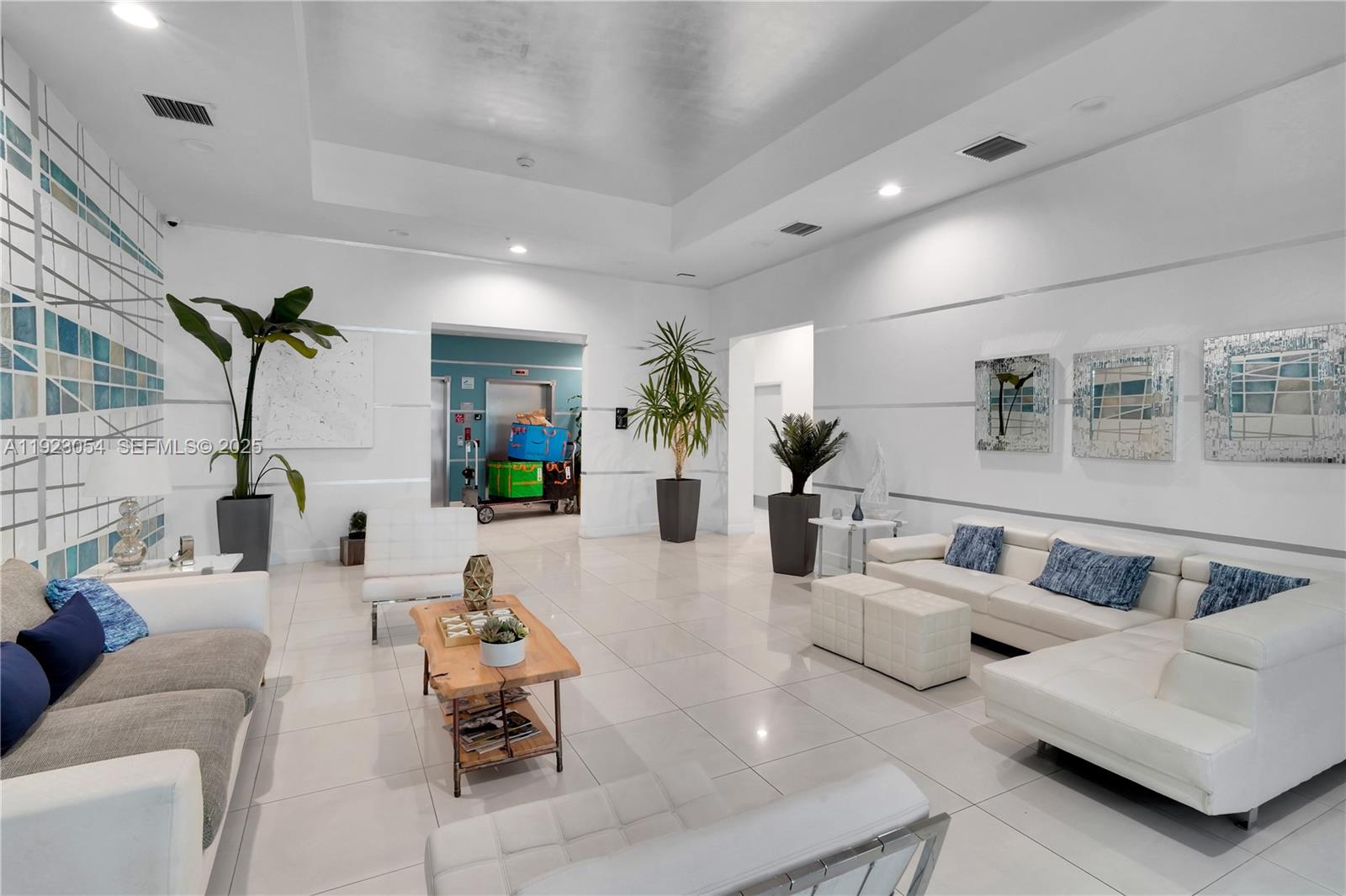 1723 SW 2nd Ave #909 Miami, FL 33129