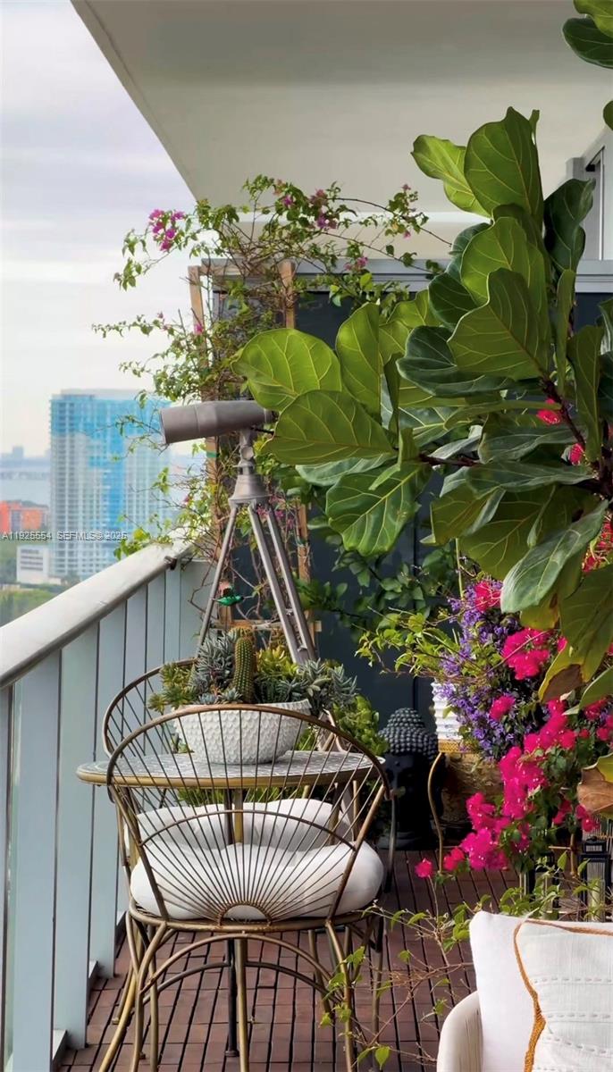 16385 Biscayne Blvd North Miami Beach, FL 33160