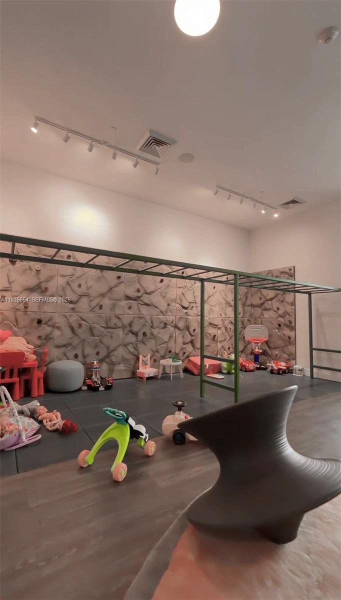 16385 Biscayne Blvd North Miami Beach, FL 33160