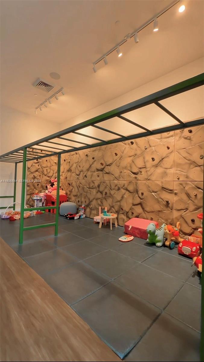 16385 Biscayne Blvd North Miami Beach, FL 33160