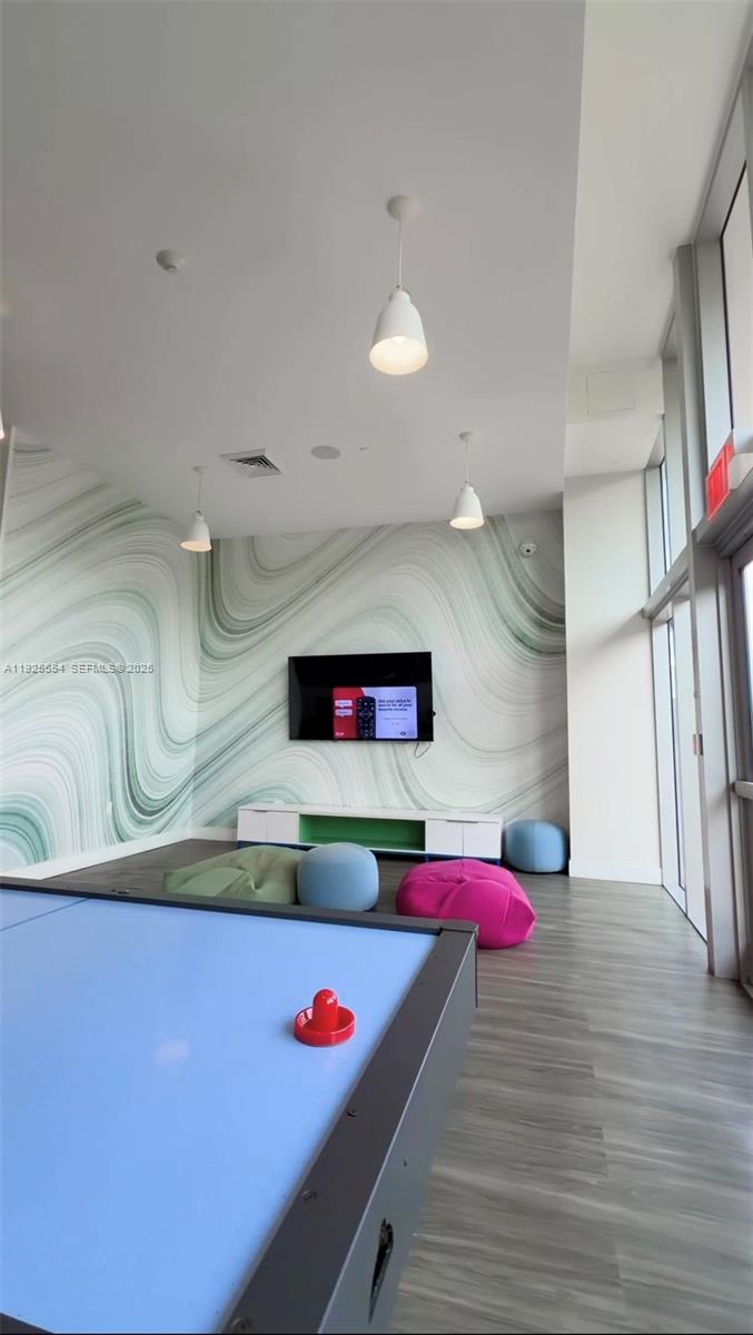 16385 Biscayne Blvd North Miami Beach, FL 33160