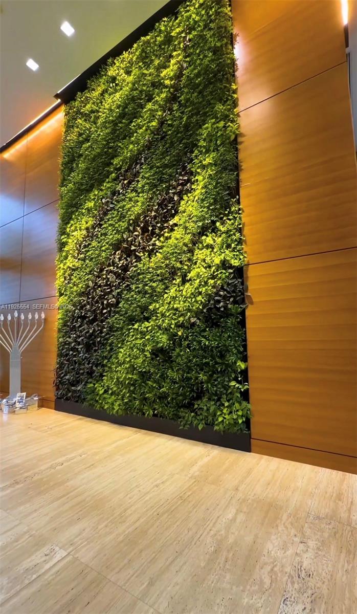 16385 Biscayne Blvd North Miami Beach, FL 33160