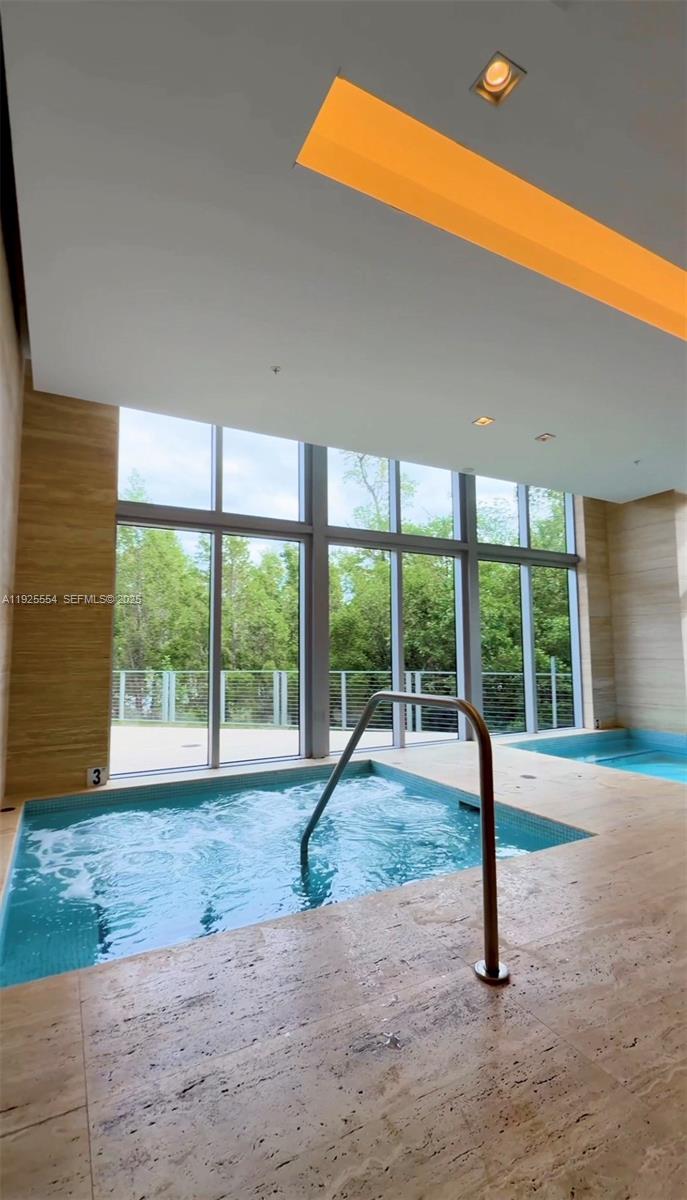 16385 Biscayne Blvd North Miami Beach, FL 33160