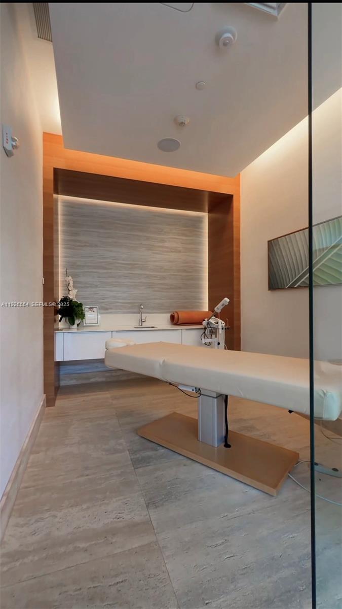 16385 Biscayne Blvd North Miami Beach, FL 33160