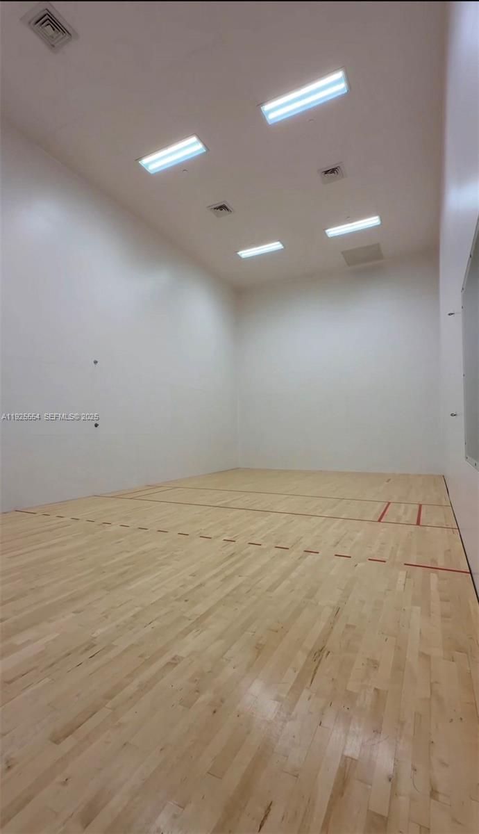 16385 Biscayne Blvd North Miami Beach, FL 33160