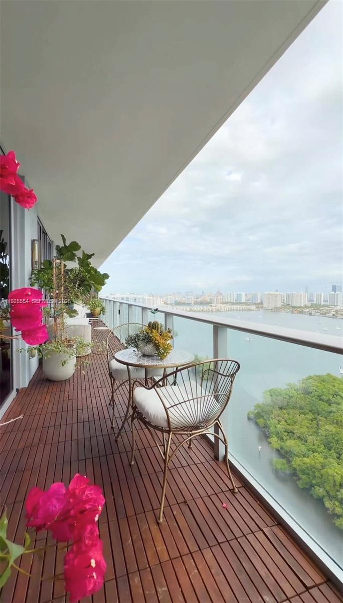 16385 Biscayne Blvd North Miami Beach, FL 33160