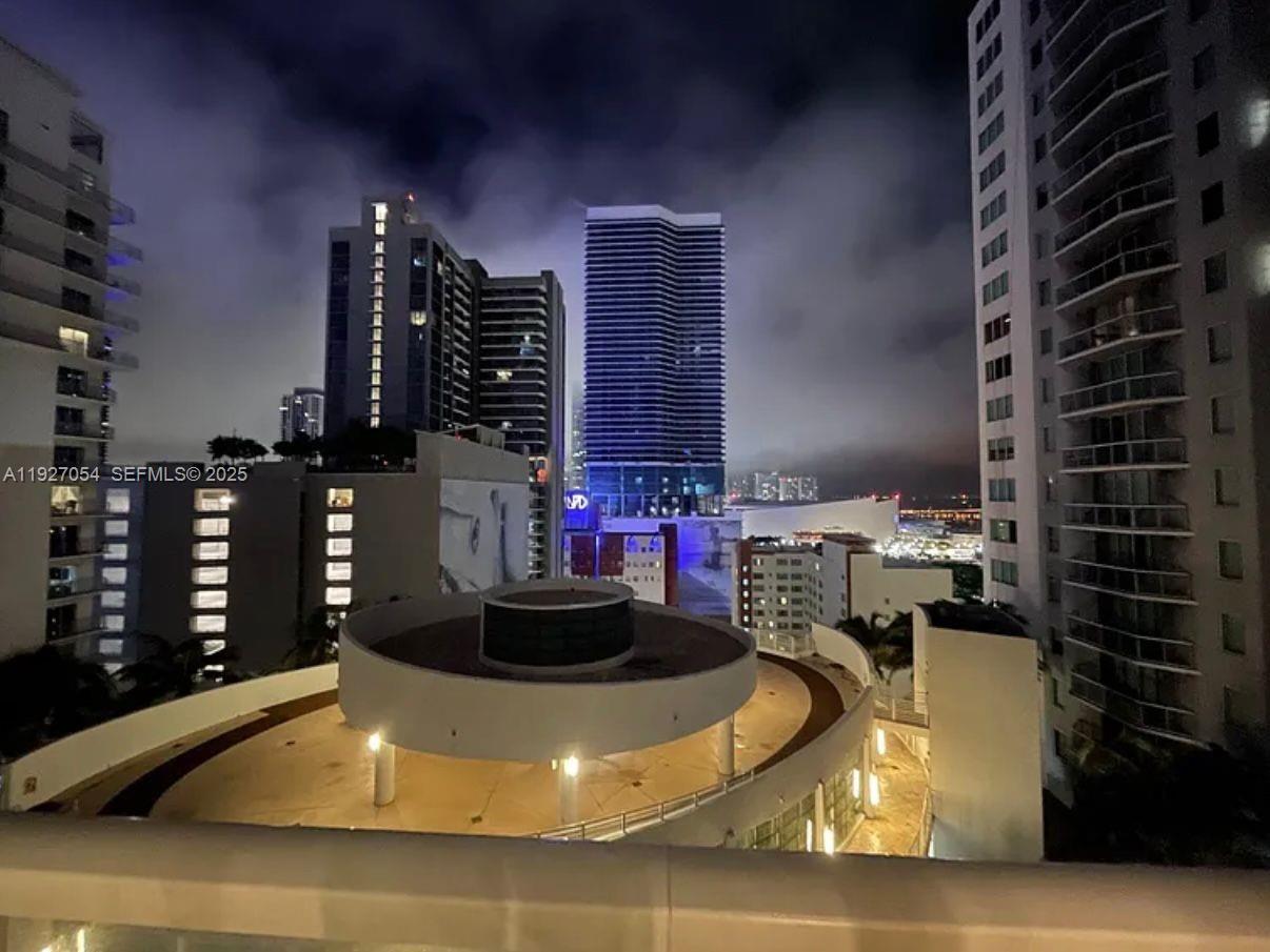 image Vizcayne South15