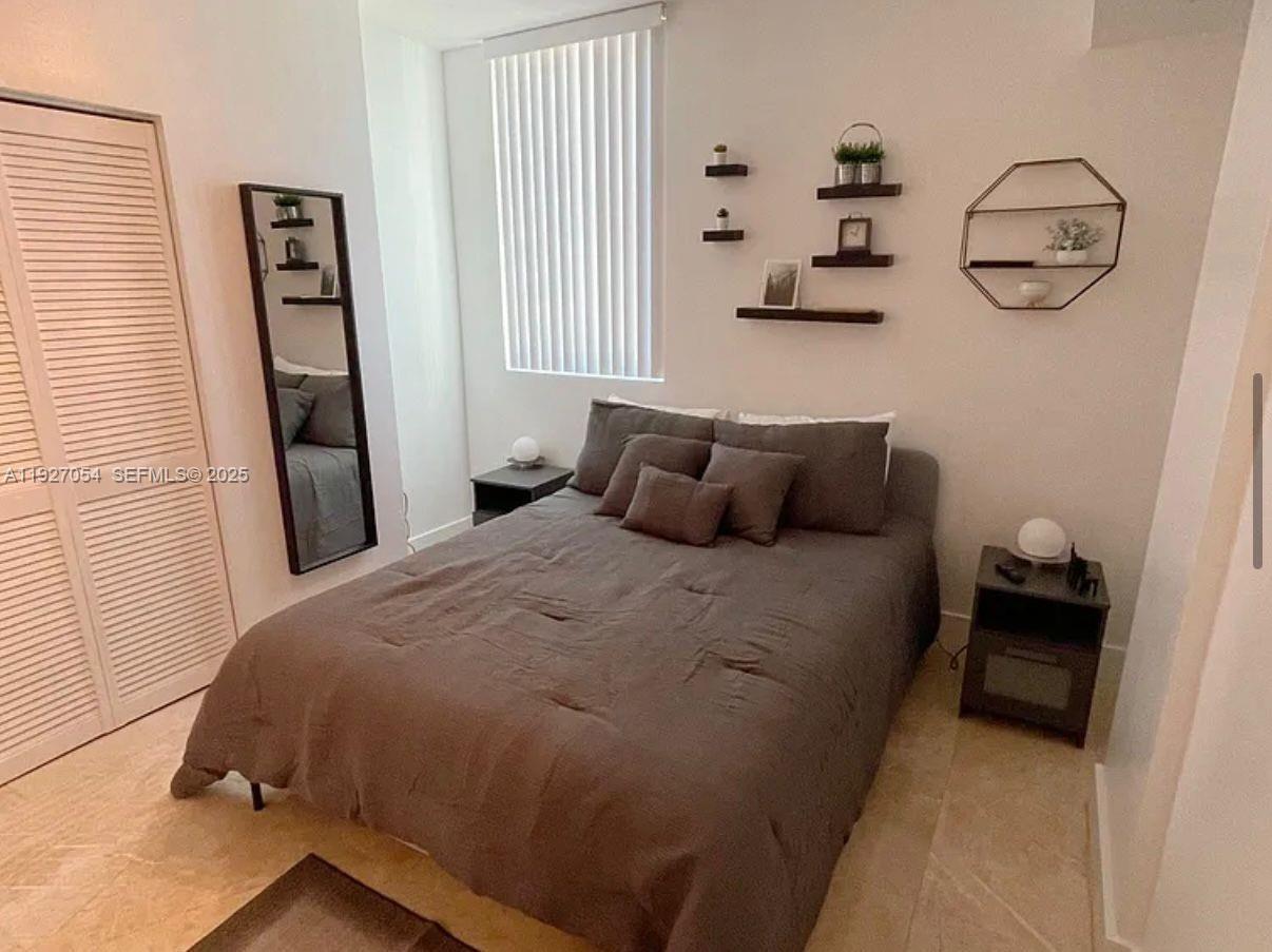 image Vizcayne South6