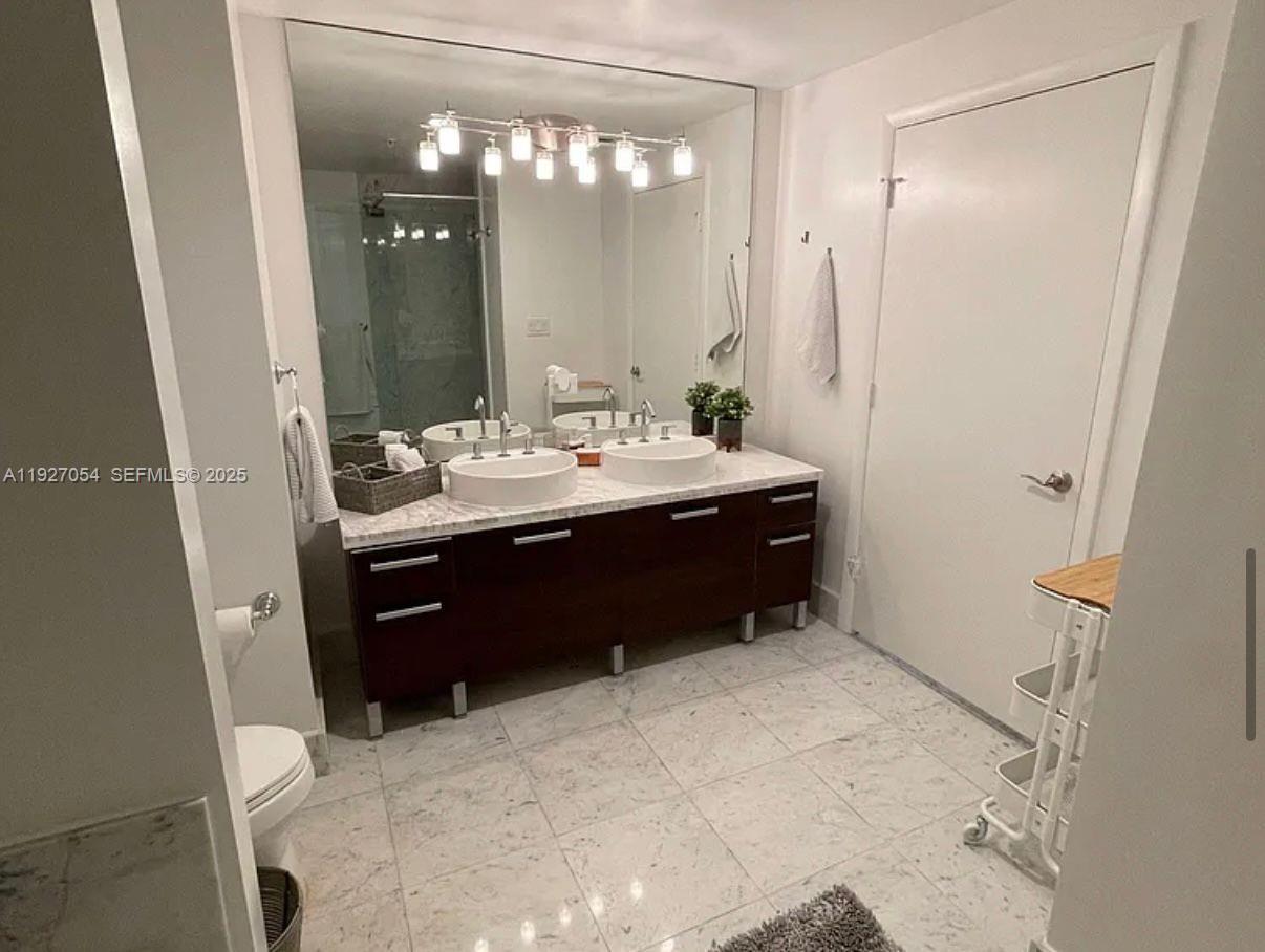 image Vizcayne South8