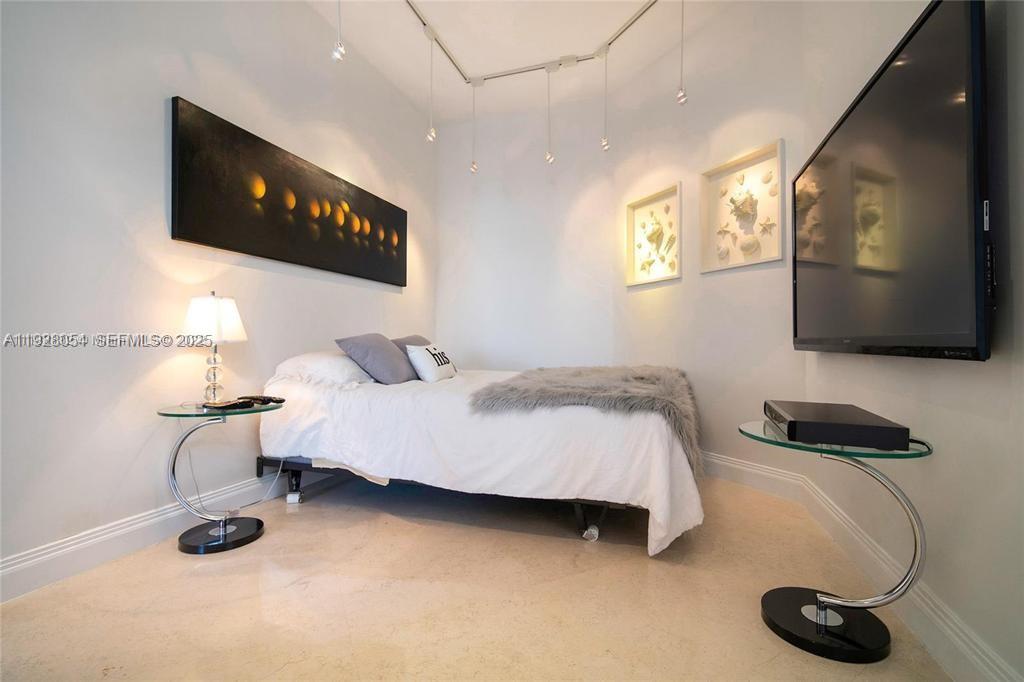 18101 Collins Ave #1101 Sunny Isles Beach, FL 33160