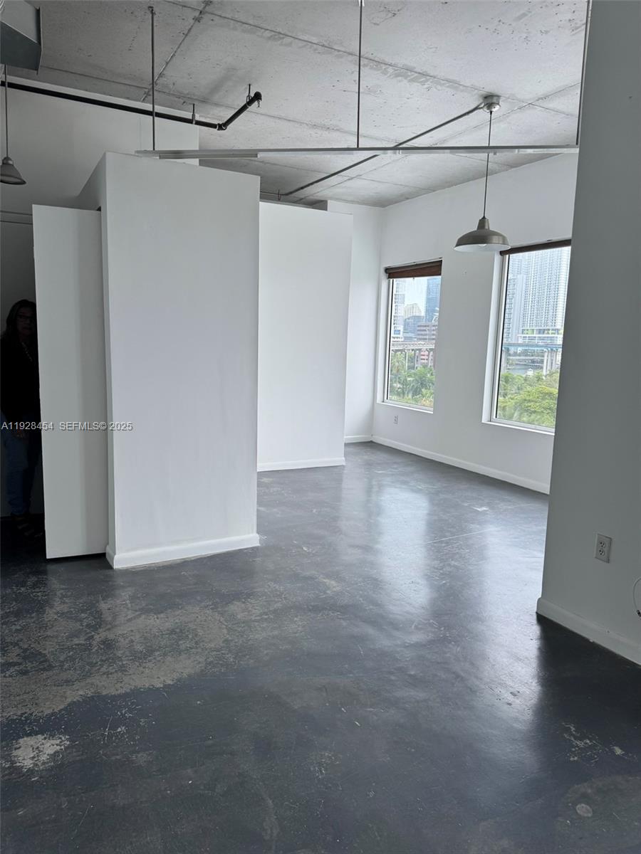 10 SW South Riv Dr #812 Miami, FL 33130