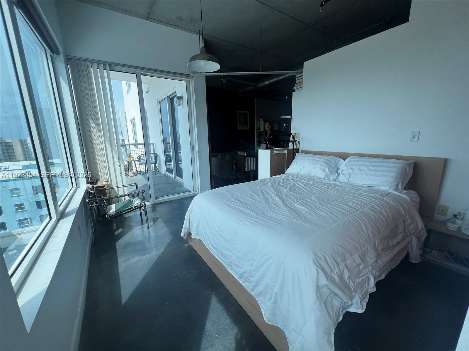 10 SW South Riv Dr #812 Miami, FL 33130