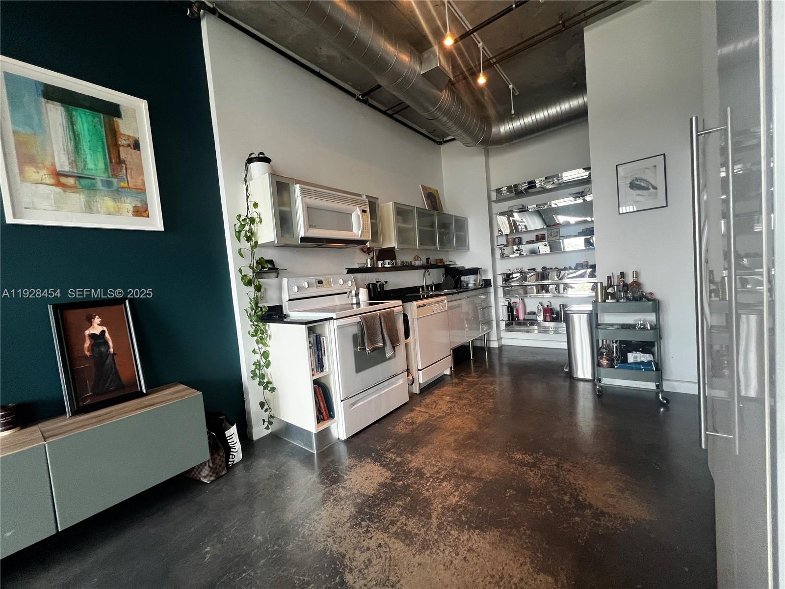 10 SW South Riv Dr #812 Miami, FL 33130