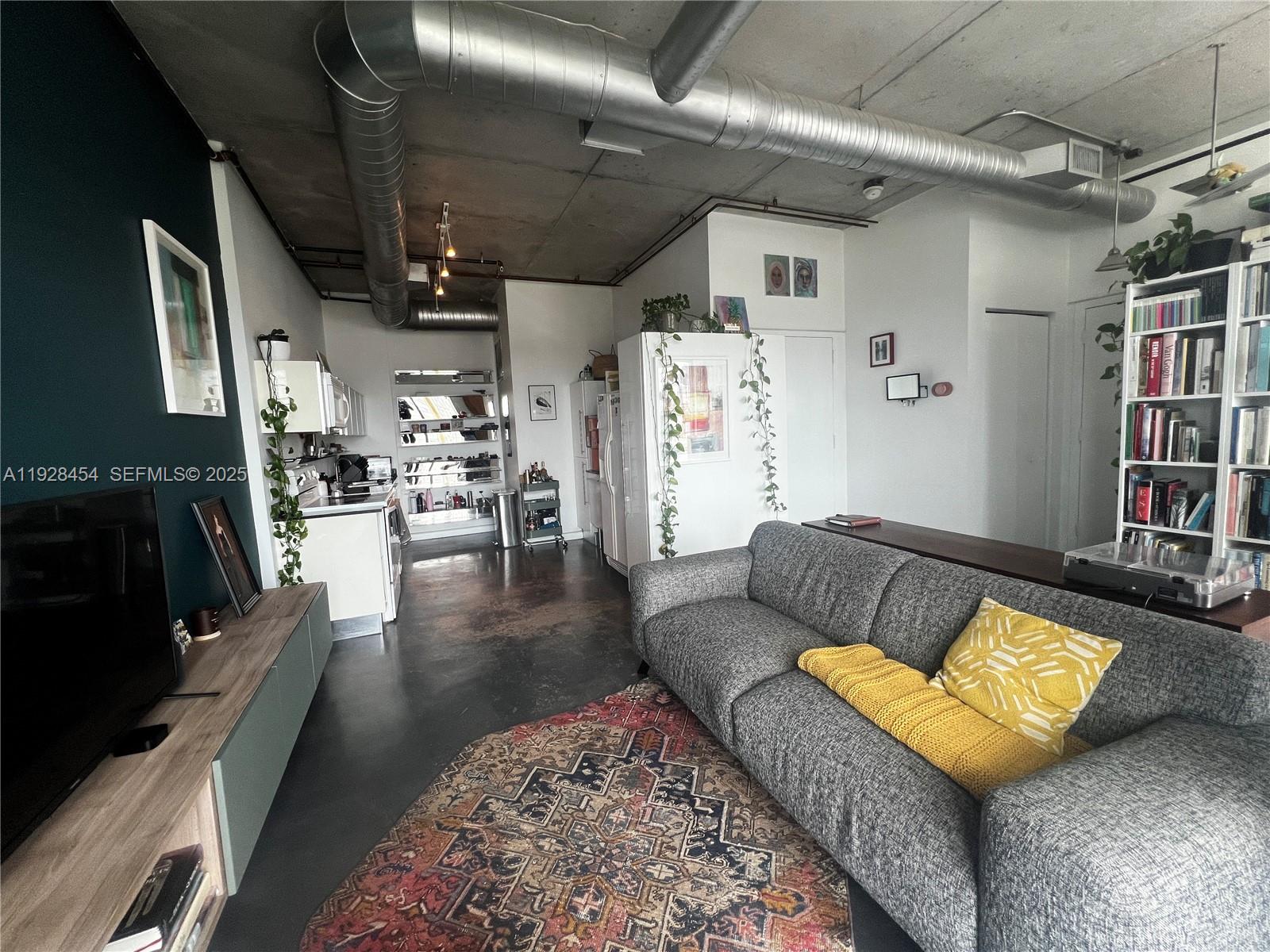 10 SW South Riv Dr #812 Miami, FL 33130