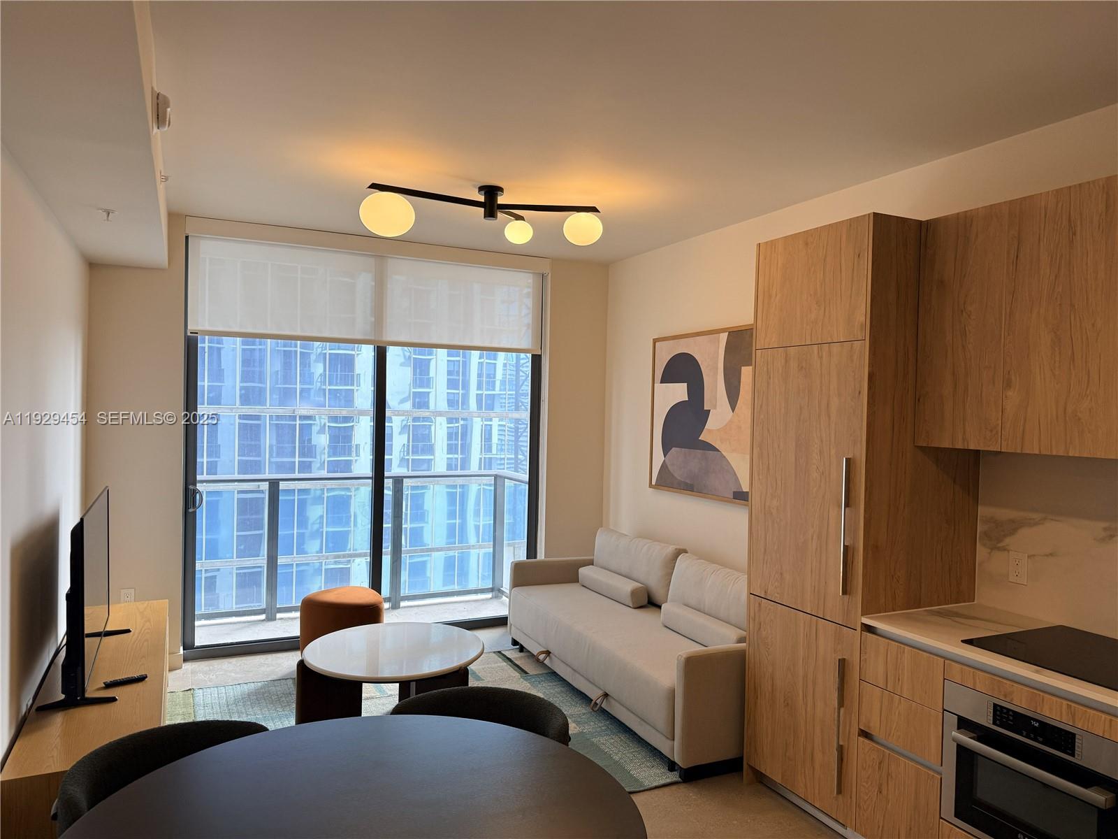 11 NE 6th #1905 Miami, FL 33132