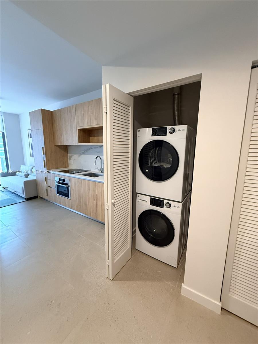 11 NE 6th #1905 Miami, FL 33132