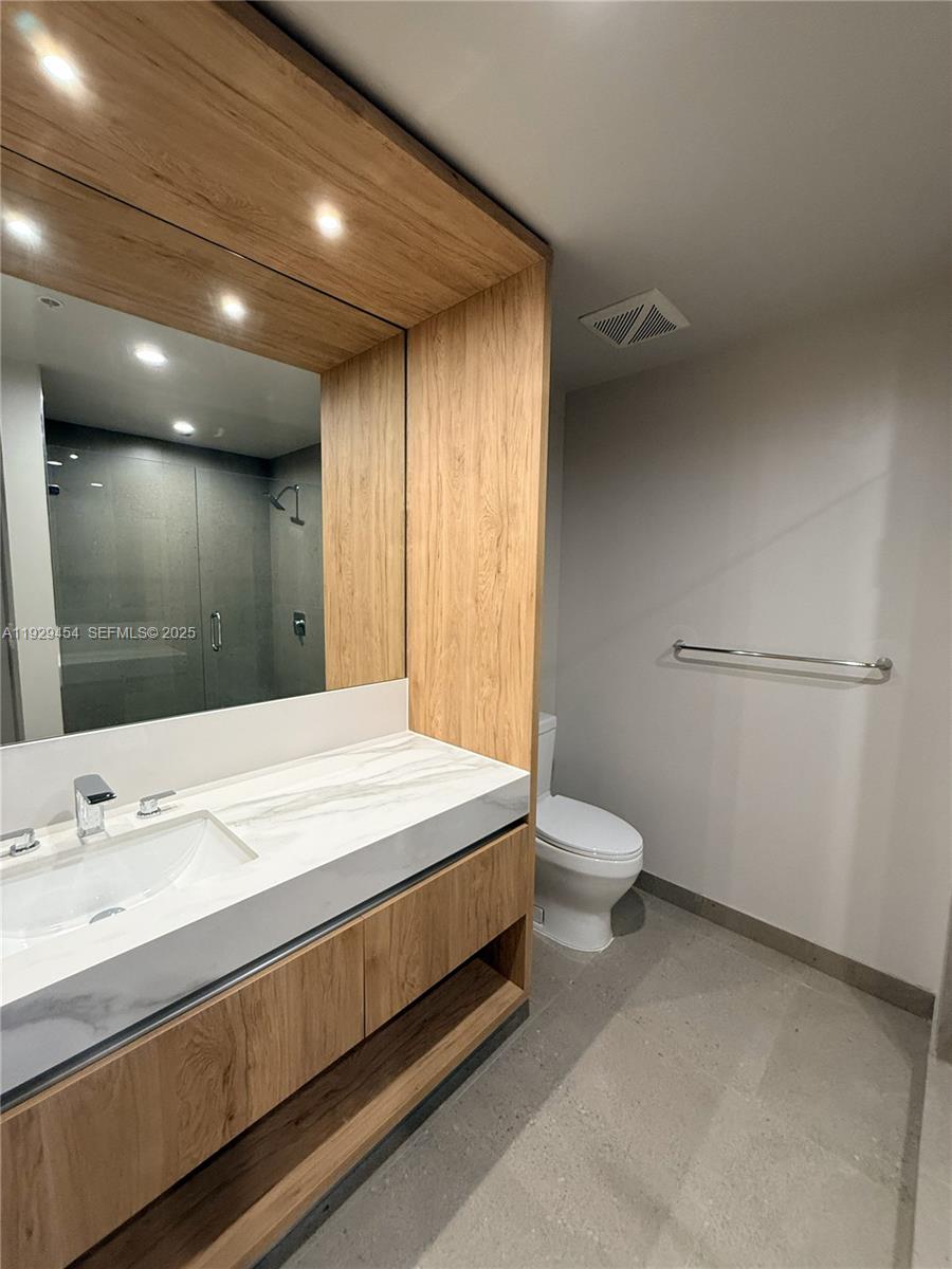 11 NE 6th #1905 Miami, FL 33132