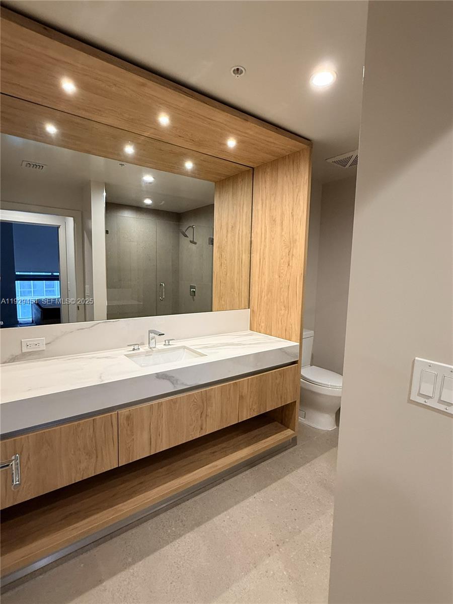 11 NE 6th #1905 Miami, FL 33132