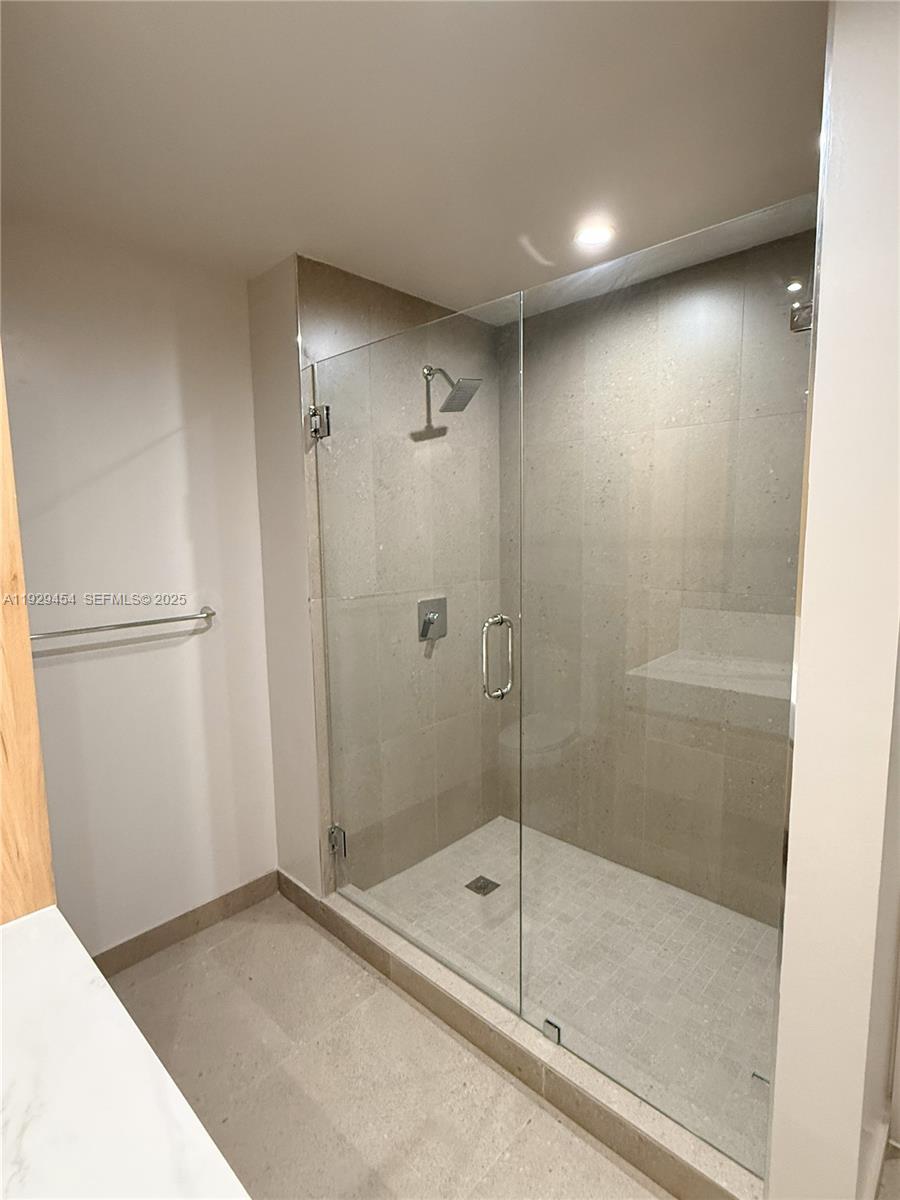 11 NE 6th #1905 Miami, FL 33132