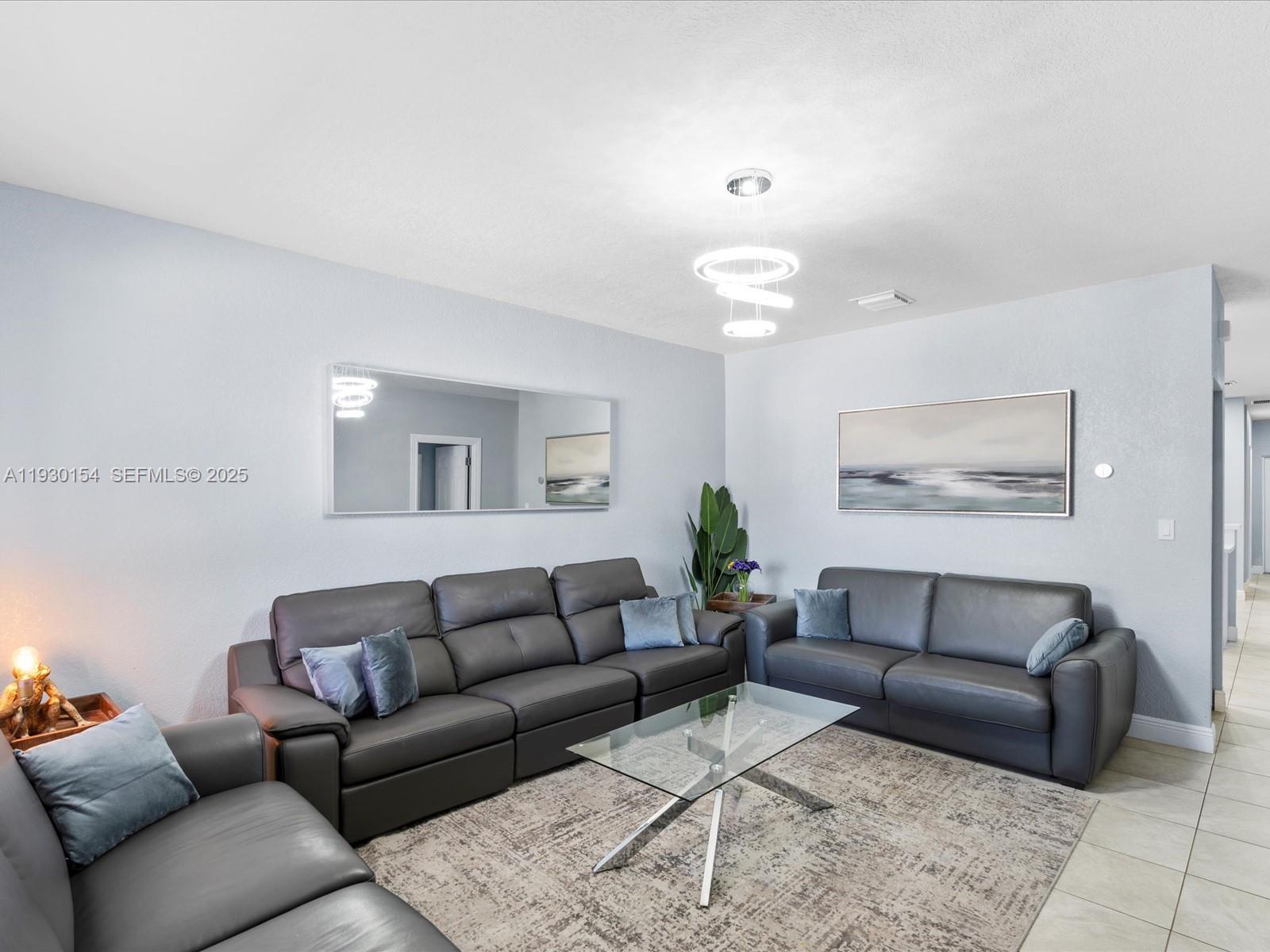 817-819 NW 1st Ave Fort Lauderdale, FL 33311